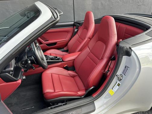 2023 Porsche 911 Carrera GTS