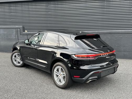 2025 Porsche Macan Base