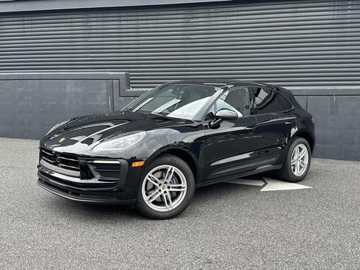 2025 Porsche Macan Base