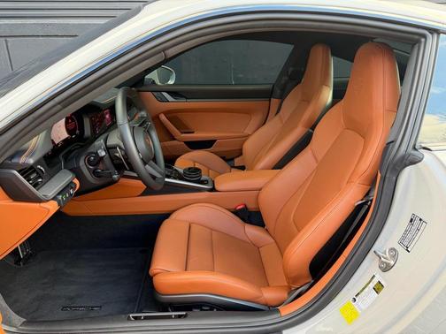 2025 Porsche 911 Carrera