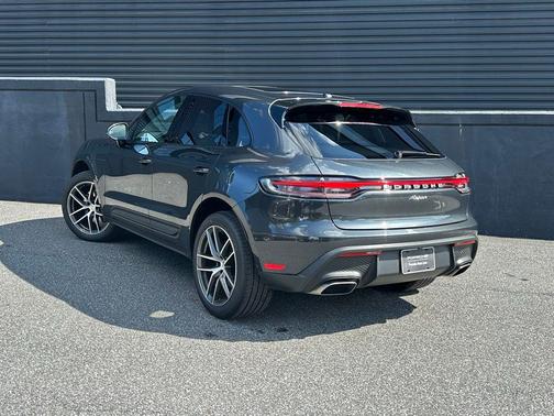 Volcano Grey Metallic 2026 Porsche Macan Macan