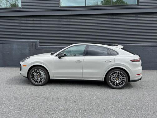 Chalk 2021 Porsche Cayenne Turbo