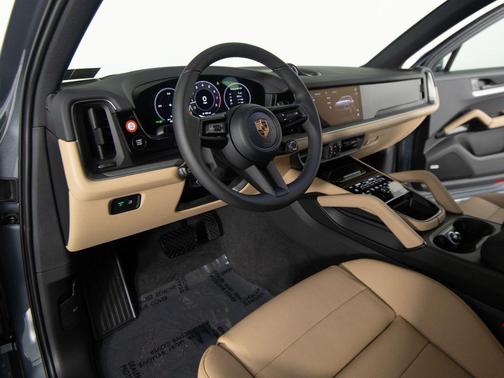 Vanadium Gray Metallic 2026 Porsche Cayenne Cayenne