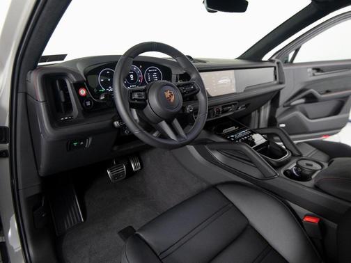 2026 Porsche Cayenne GTS