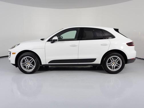 2017 Porsche Macan Base (PDK)