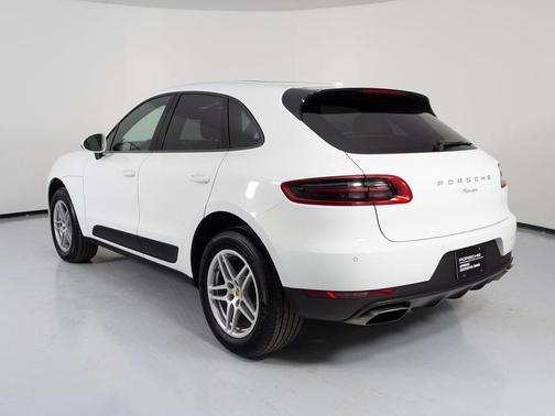 2017 Porsche Macan Base (PDK)