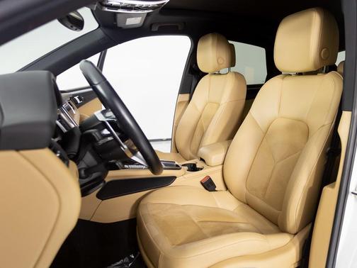 2017 Porsche Macan Base (PDK)