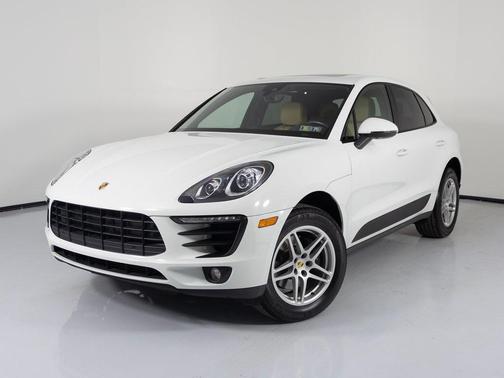 2017 Porsche Macan Base (PDK)