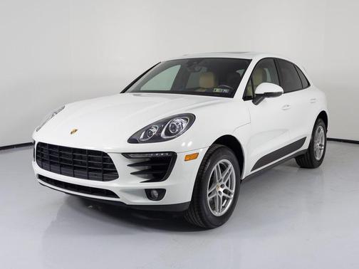 2017 Porsche Macan Base (PDK)