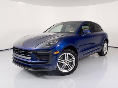 Gentian Blue Metallic 2026 Porsche Macan Macan