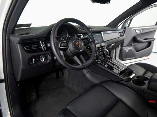 2025 Porsche Macan T
