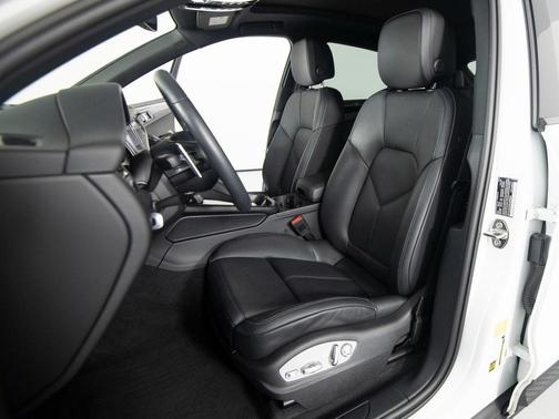 2025 Porsche Macan T