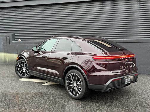 2025 Porsche Macan 4
