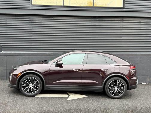 2025 Porsche Macan 4