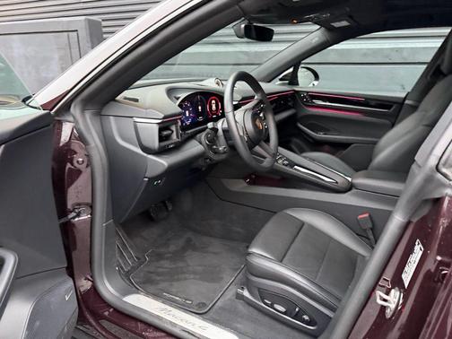 2025 Porsche Macan 4