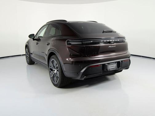 2025 Porsche Macan 4
