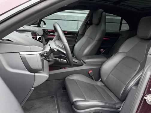 2025 Porsche Macan 4