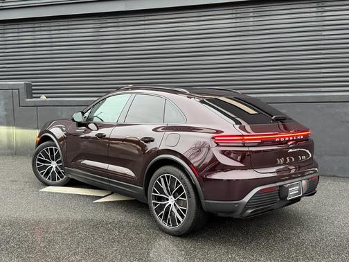 2025 Porsche Macan 4