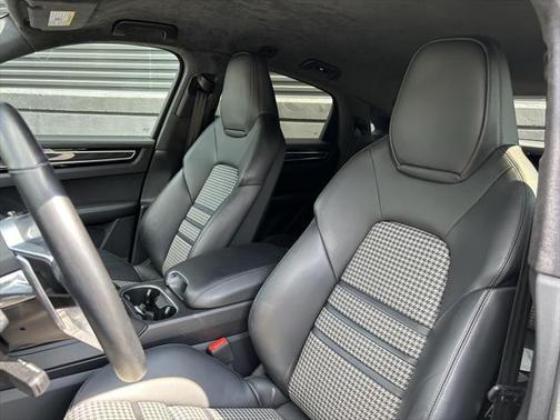 2022 Porsche Cayenne GTS