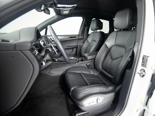 2025 Porsche Macan T