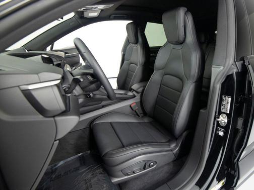 2026 Porsche Macan 4