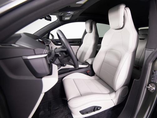 2025 Porsche Macan 4S