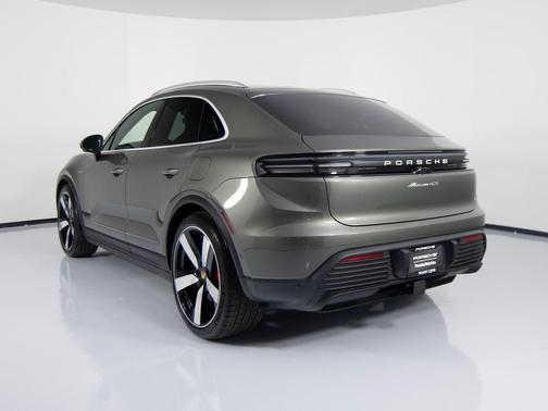 2025 Porsche Macan 4S