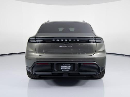 2025 Porsche Macan 4S