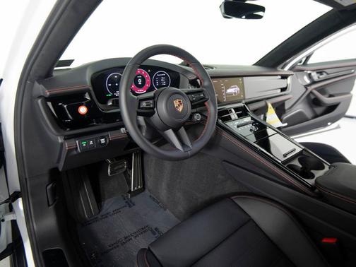 2026 Porsche Panamera GTS