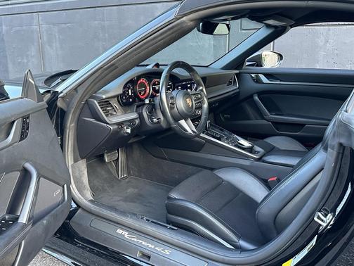 2021 Porsche 911 Carrera 4S Cabriolet