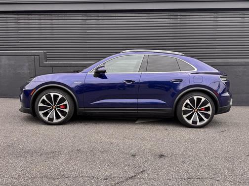 2025 Porsche Macan 4S