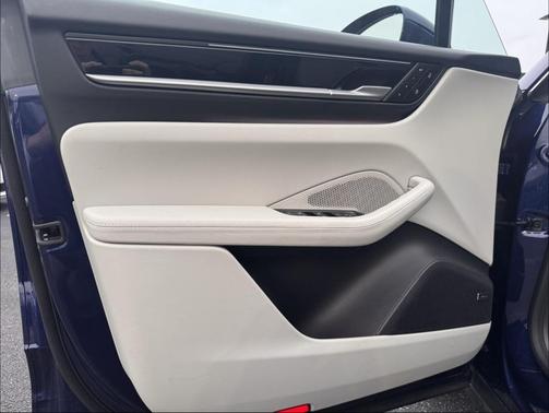 2025 Porsche Macan 4S