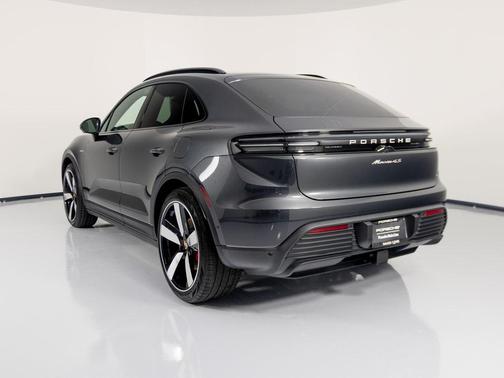 2025 Porsche Macan 4S
