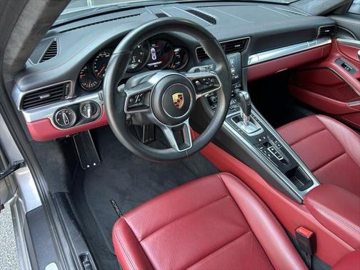 2019 Porsche 911 Carrera