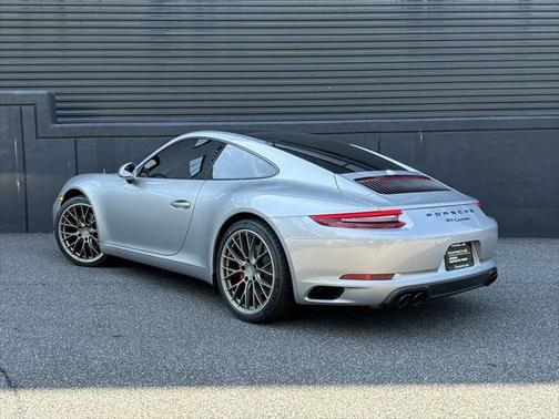 2019 Porsche 911 Carrera