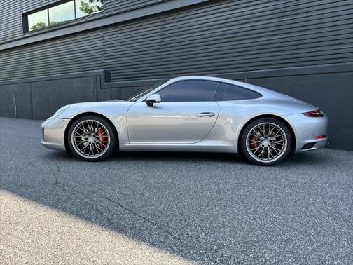 2019 Porsche 911 Carrera