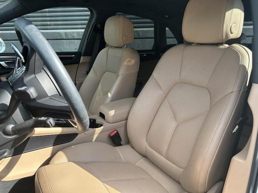 2023 Porsche Macan S