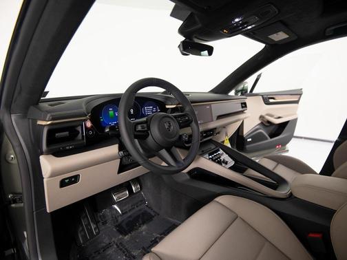 2025 Porsche Macan Turbo