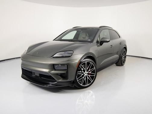 2025 Porsche Macan Turbo