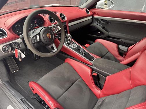 2023 Porsche 718 Spyder 