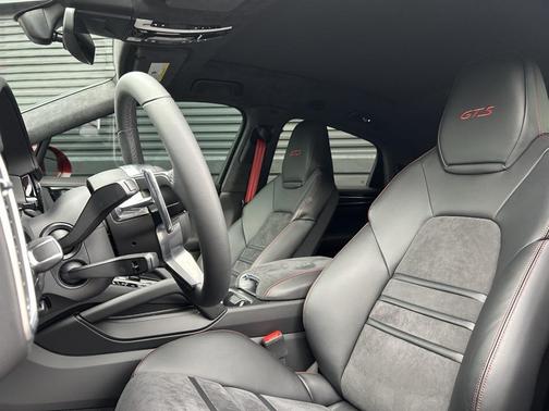 2023 Porsche Cayenne GTS