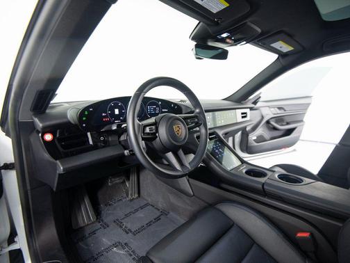 2022 Porsche Taycan 