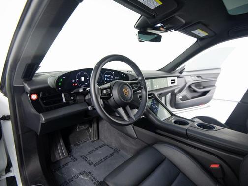 2022 Porsche Taycan 