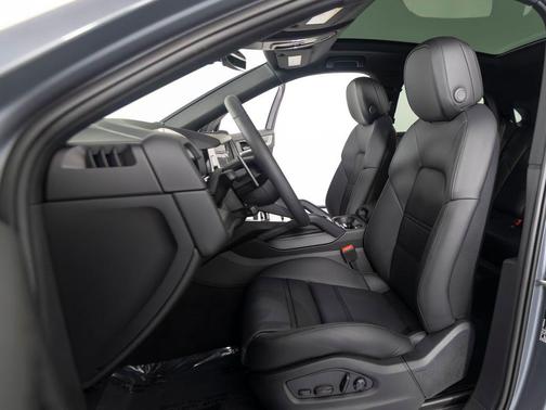 Vanadium Gray Metallic 2026 Porsche Cayenne Cayenne