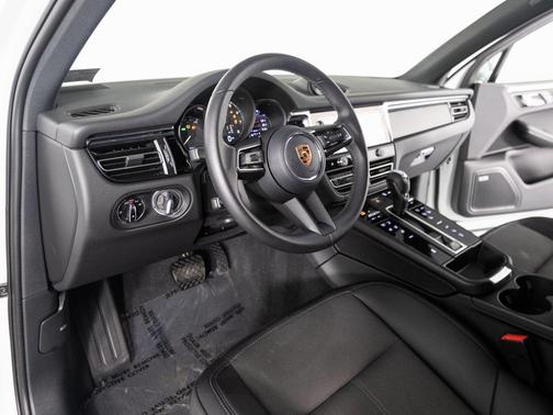 2024 Porsche Macan T