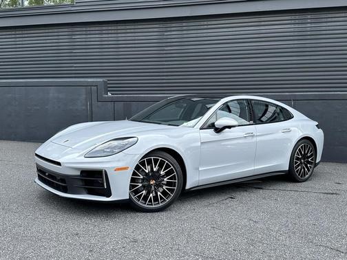 2025 Porsche Panamera 4