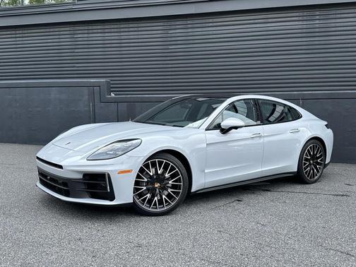 2025 Porsche Panamera 4