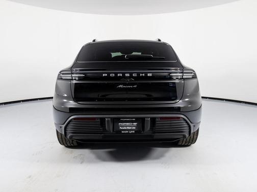 2025 Porsche Macan 4