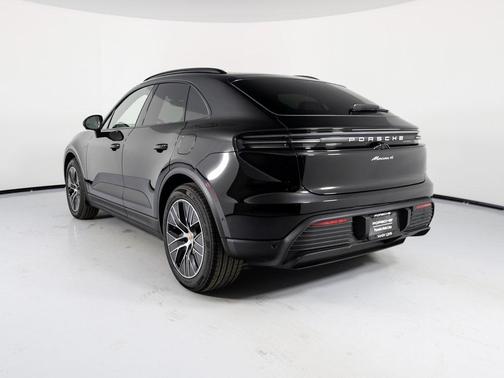 2025 Porsche Macan 4