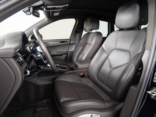 2021 Porsche Macan Base